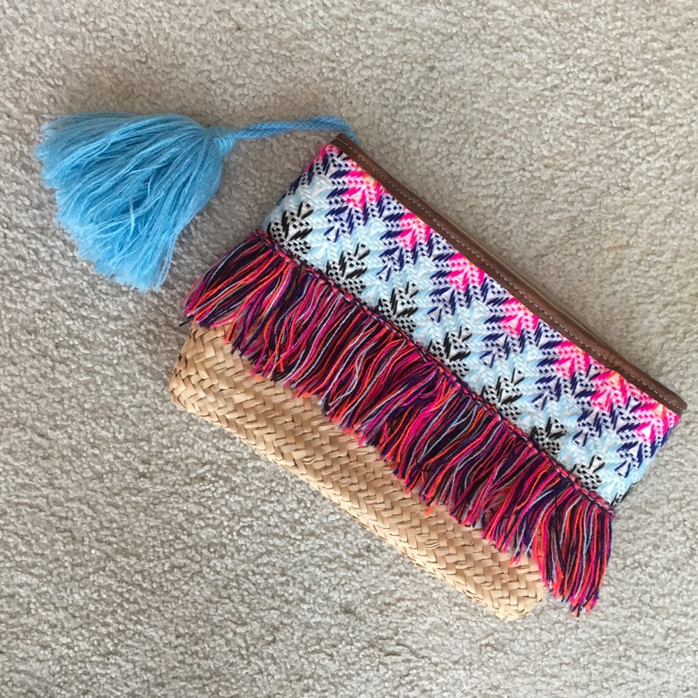 LARGE CLUTCH/HAND WOVENw RAFFIA STRAW & FRINGE & LARGE TASSEL/ NEW